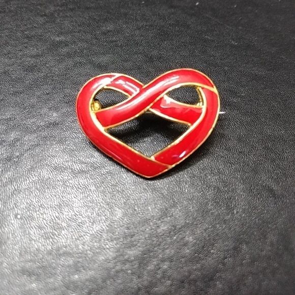 Gold tone red enamel heart brooch - Picture 2 of 8